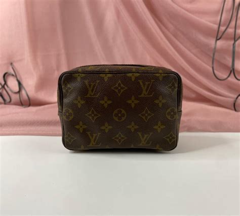 Louis Vuitton Trousse 18